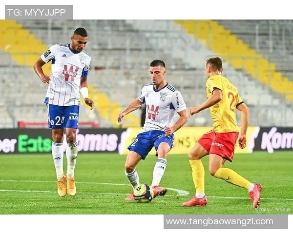 朗斯主场迎战沙托鲁争夺法乙联赛关键三分的精彩对决