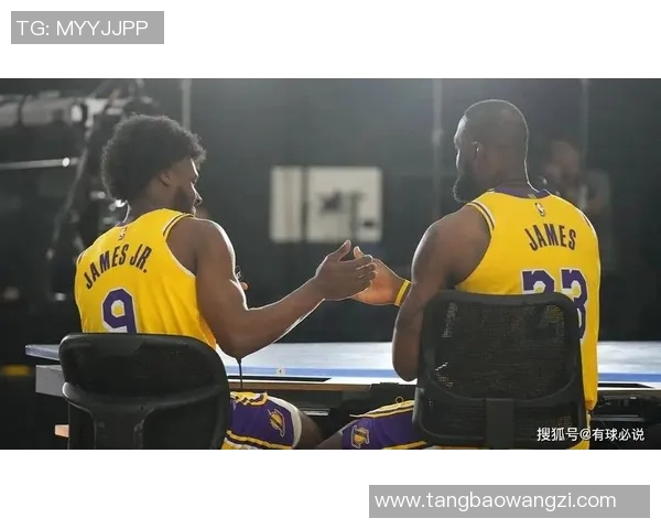 詹姆斯父子齐聚篮球舞台布朗尼正式宣布参加NBA选秀