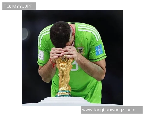 马丁内斯的传奇旅程:从青涩球员到世界足球巨星的蜕变与成就 马丁内斯的传奇旅程:从青涩球员到世界足球巨星的蜕变与成就