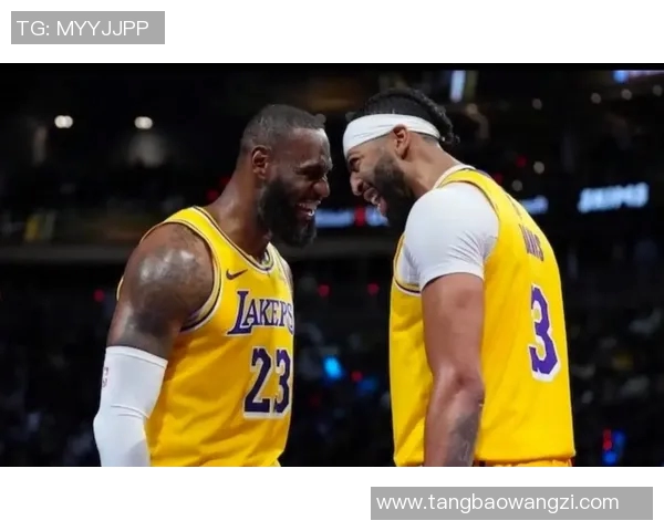 2008年湖人对阵火箭的经典对决回顾与精彩瞬间分析